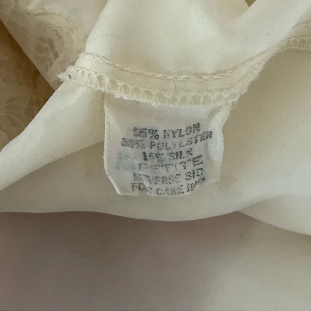 Feminine with beautiful lace detail. Made in the USA!
Travels well. - Picture 10 of 11